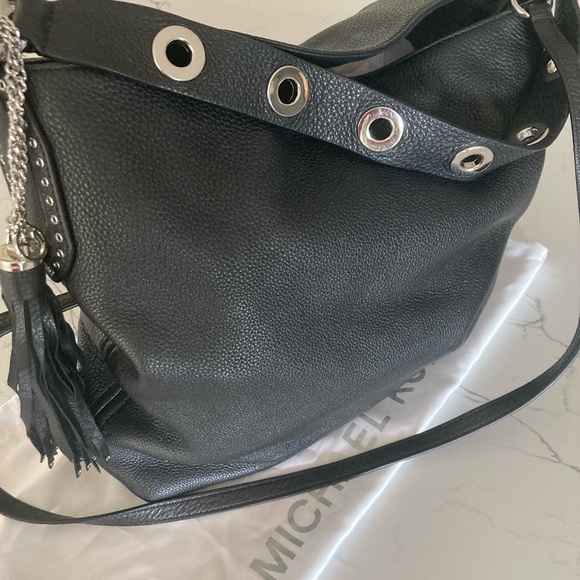 Brooklyn Large Leather Shoulder Bag. - Picture 5 of 10